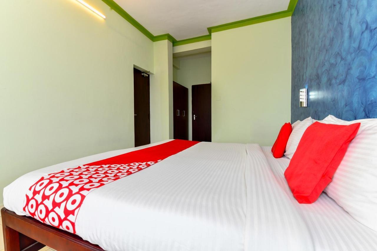 Oyo Flagship 9560 Hotel Bellwether Kochi Ngoại thất bức ảnh